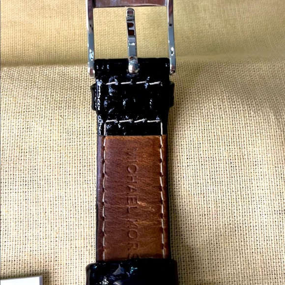 Michael Kors Leather Watch - Picture 5 of 5